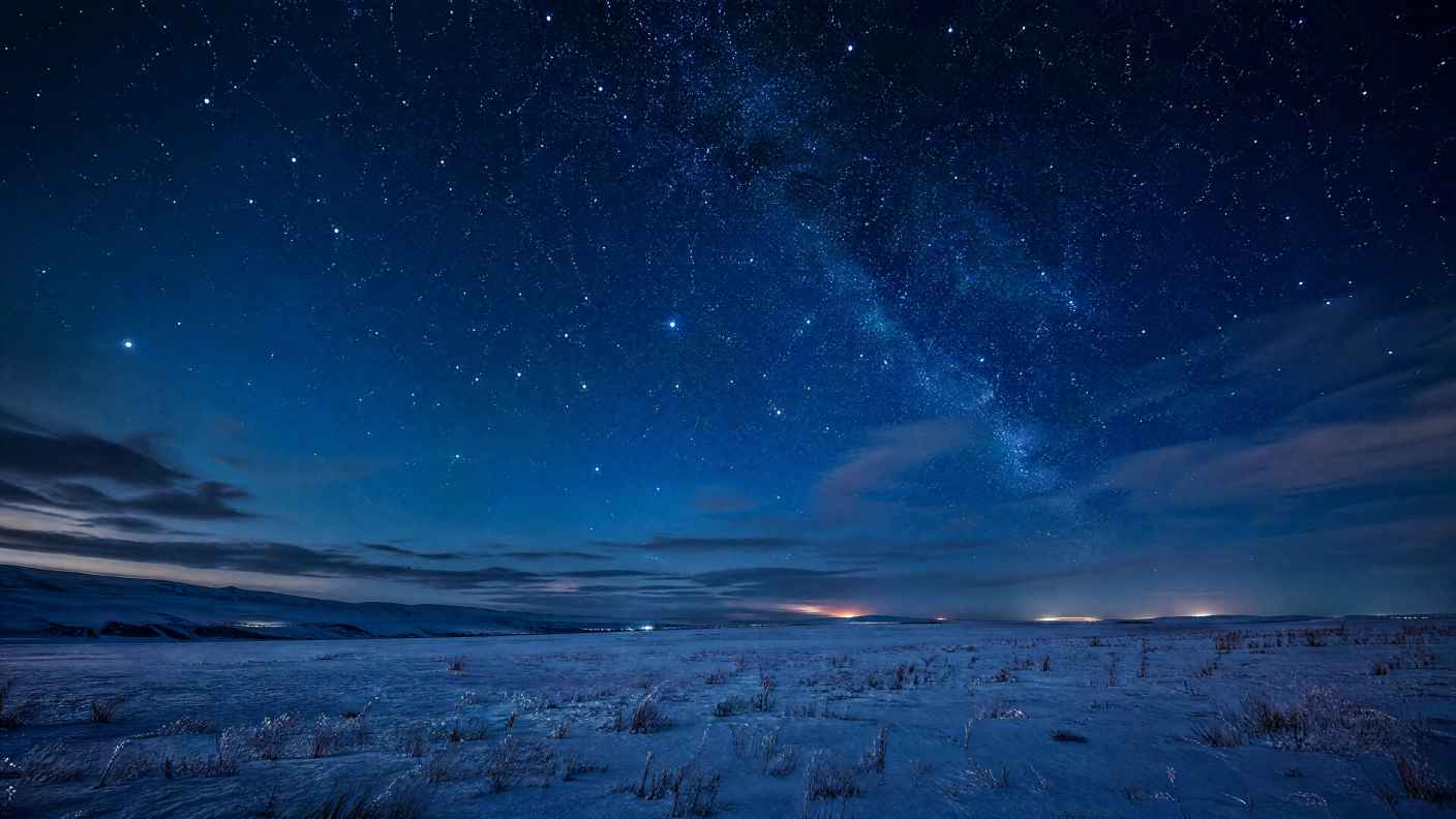 草原冬夜 星空璀璨 雪地微光 寒冷静谧 4K 壁纸 - 唯爱图库