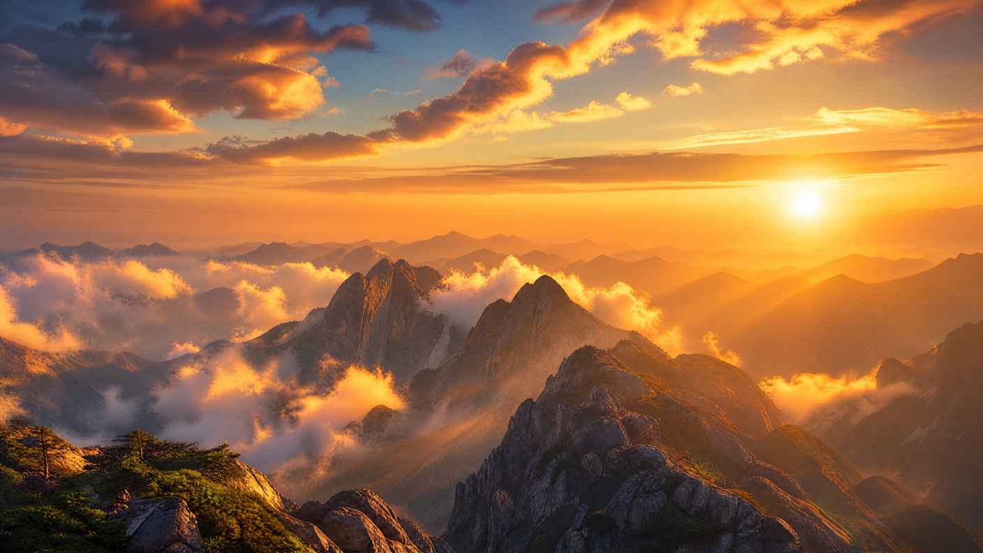 山间夕阳 余晖洒峰 云层染金 远山朦胧 唯美风光 4K 壁纸 - 唯爱图库