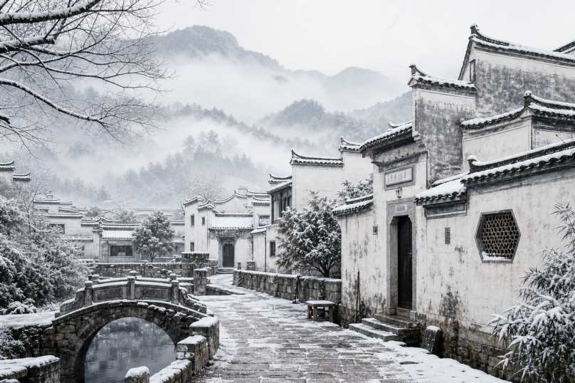 雪后古村落 徽派古村 白雪黛瓦 水墨冬景 4K壁纸 - 唯爱图库