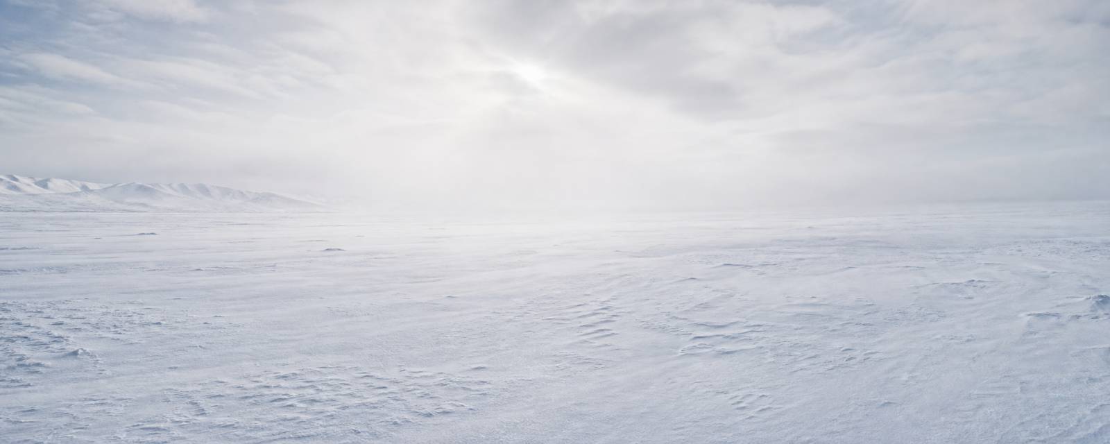 冬日雪原 一望无际白雪 天地苍茫 壮阔冬景 4K壁纸 - 唯爱图库