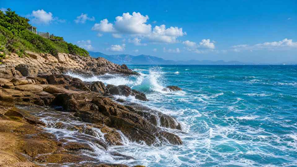 礁石海岸与潮汐浪花 海浪拍岩 碧海晴空 清新海滨 4K壁纸 - 唯爱图库